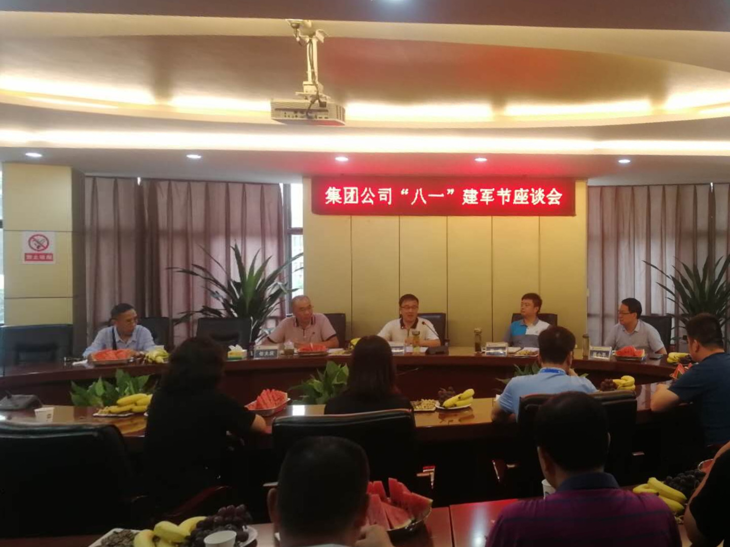 “退伍不褪色，退役不退志”